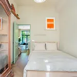 Stylish Apartment Next To The Amstel River - Unit B